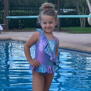 Girls size 5 SOL brand one piece bathing suit